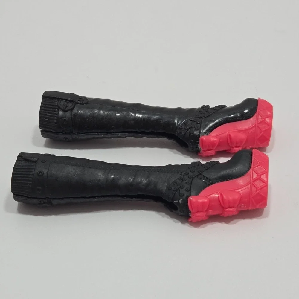 Monster High Meowlody Wheelin' Werecats Red/Pink Bow Heel Boots Shoes